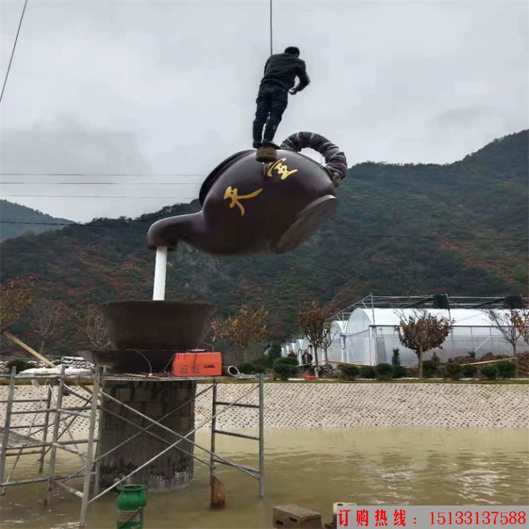 安徽玻璃鋼天壺雕塑案例，池塘水景流水壺11